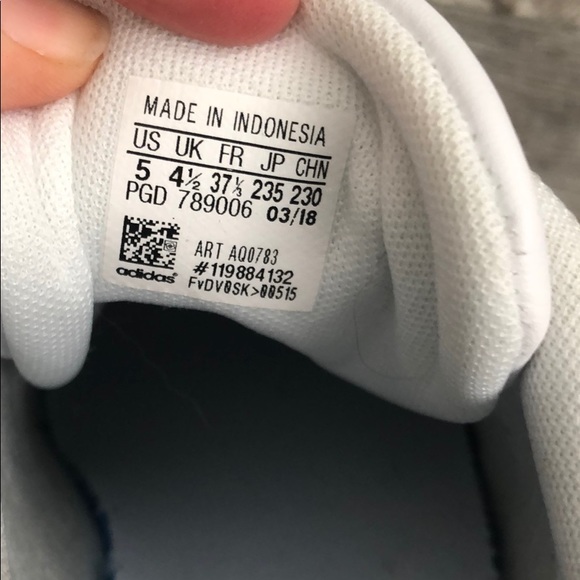 Adidas - Picture 4 of 5